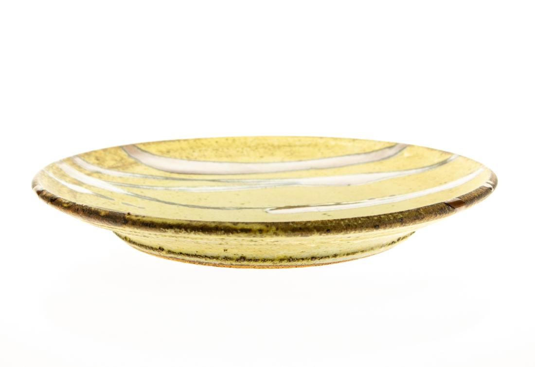 Collectible Craft Pottery WARREN MACKENZIE PLATTER: Collectible Craft Pottery WARREN MACKENZIE PLATTER Signed Plate Charger American Teacher Craftsman Artist Tableware Earthenware Stoneware Wheel-Thrown Details: This lot consists of a platter by the p
