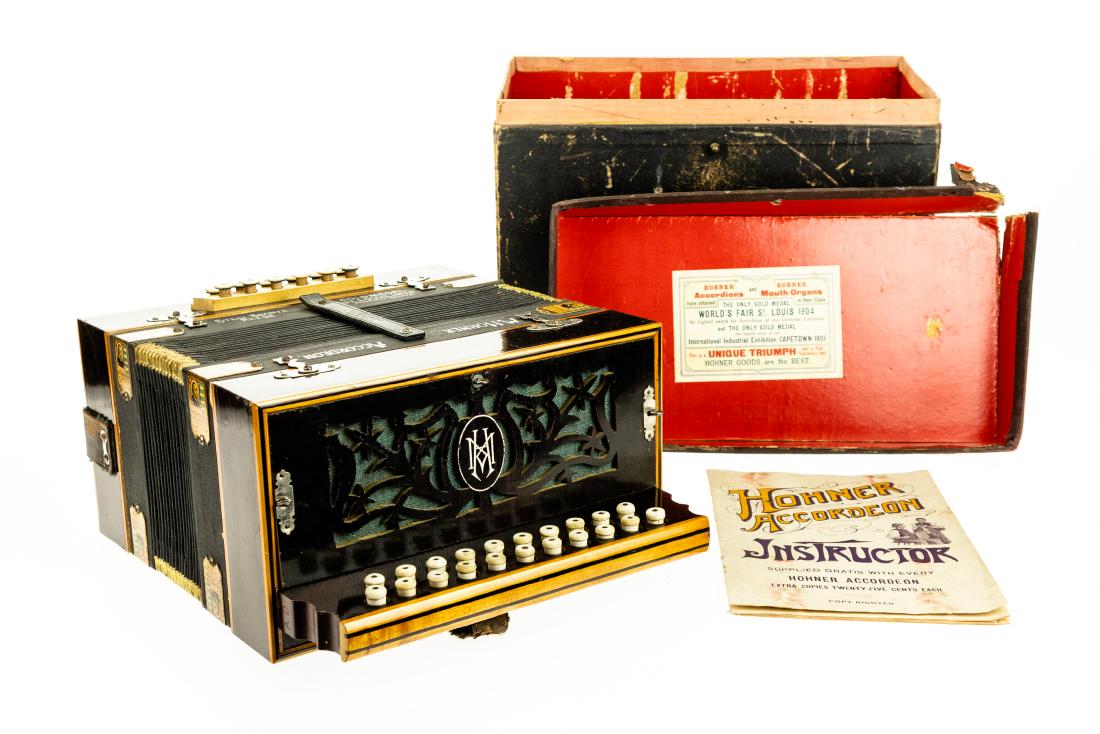 Antique Accordion HOHNER ACCORDEON MODEL 1228 c1905: Antique Accordion HOHNER ACCORDEON MODEL 1228 c1905 Excellent Condition Made in Germany 12 Stops 21 Keys Mother of Pearl Musical Instrument Chromolithograph Label Mahogany Veneer Nickel Hardware Faste