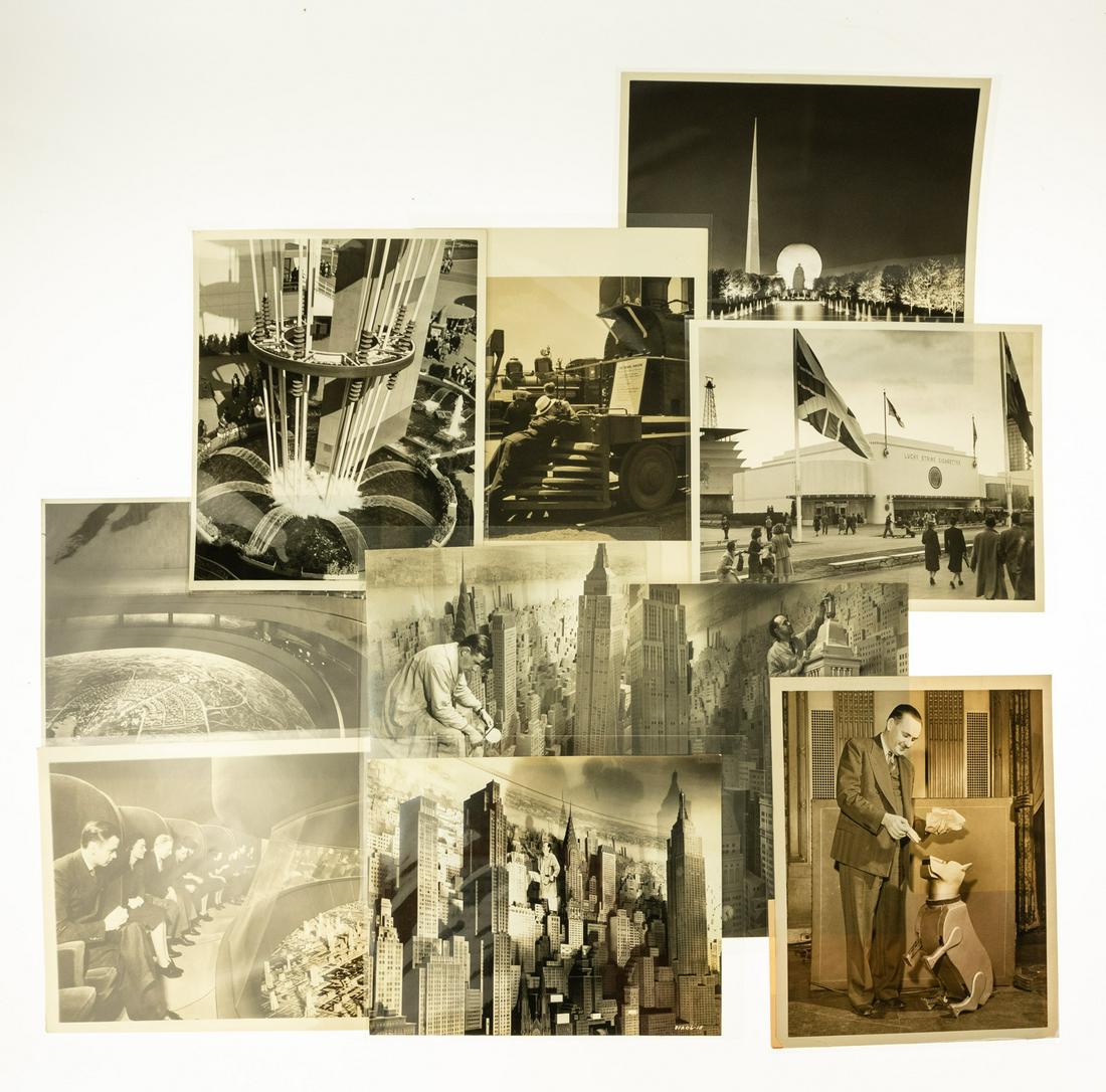 10Pcs WURTS BROTHERS PRESS PACKAGE PHOTOGRAPHS NYC: 10Pcs WURTS BROTHERS PRESS PACKAGE PHOTOGRAPHS NYC World′s Fair 1939‐1940 Photographers Black and White Sparko Westinghouse Mechanical Dog J. M. Barnett New York City Diorama General Motor