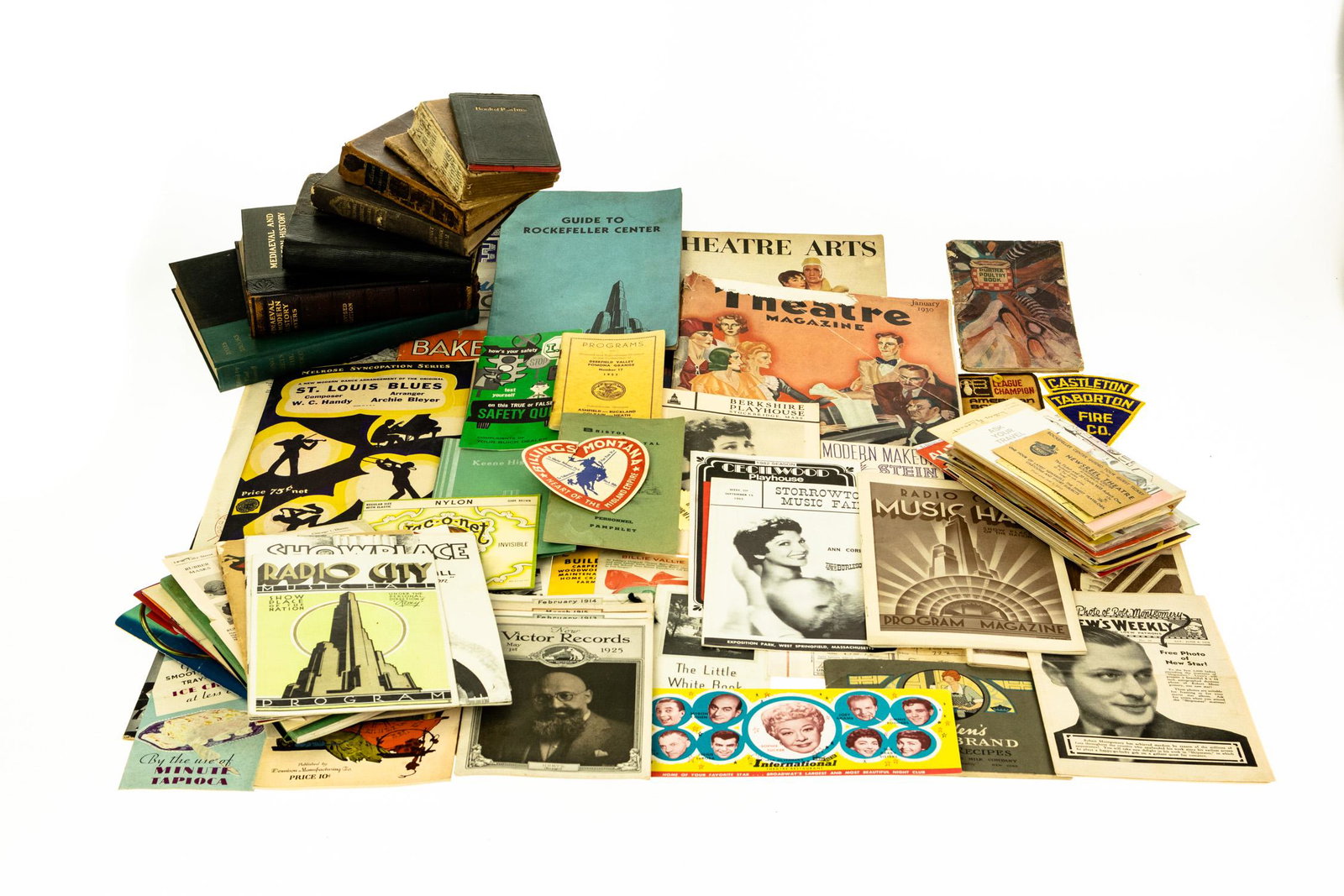 130Pcs VINTAGE AND ANTIQUE COLLECTIBLE ESTATE BOOKS AND: 130Pcs VINTAGE AND ANTIQUE COLLECTIBLE ESTATE BOOKS AND EPHEMERA Theatre Playbills Tickets Magazines Brochures Radio City Rockefeller Center Yankee Background Informaciones Argentinas Bakers Weekly Dr
