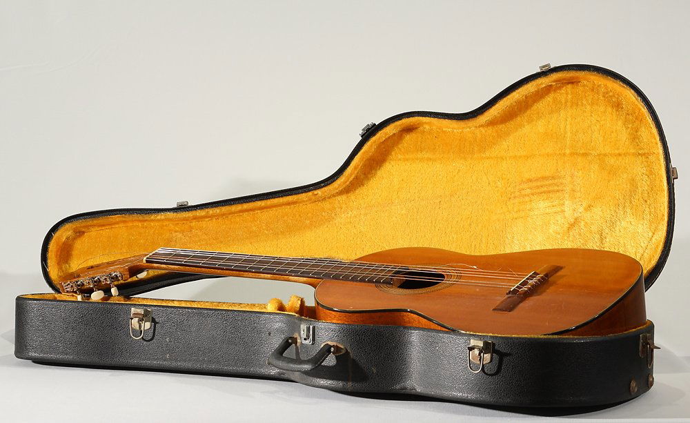 Model 650 VINTAGE YAIRI ACOUSTIC GUITAR 1969 Classical