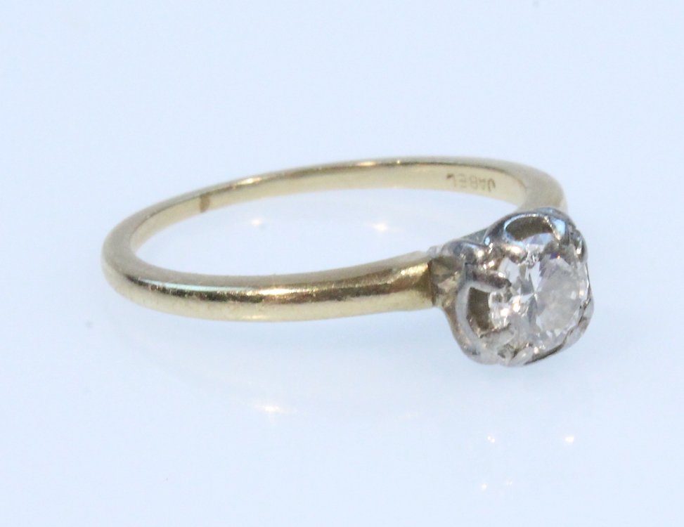 Precious Gemstone BRILLIANT DIAMOND RING Vintage: Details: This lot consists of the diamond ring shown in the corresponding images. This is a 2/5d round brilliant diamond ring (1.3 DWT, VS-1/G). To inspect and acquire more detailed information about 