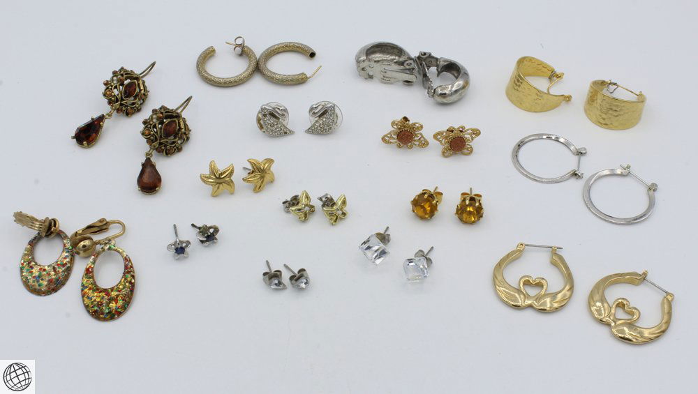 30Pcs Austrian Crystal VINTAGE EARRINGS Costume Jewelry (1 of 8)