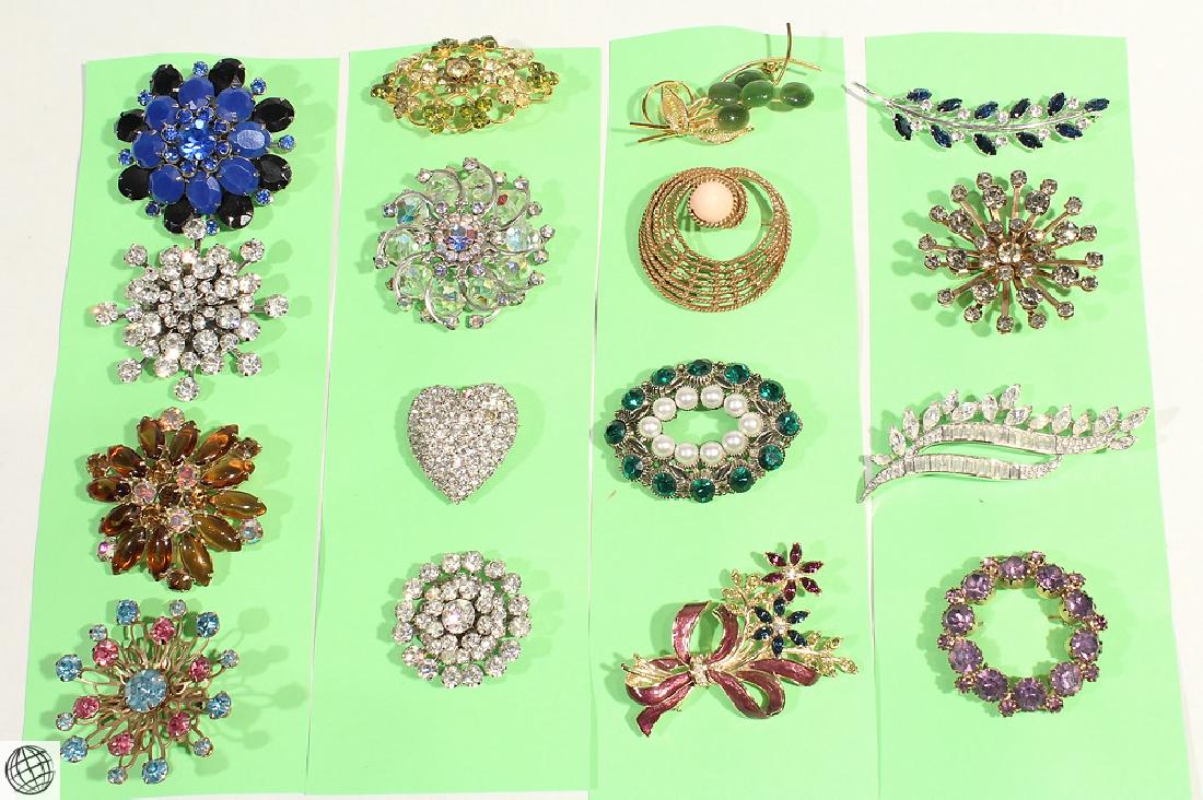 16Pcs New Zealand Jade VINTAGE & ANTIQUE BROOCHES Pins: Details: This lot consists of the antique and vintage brooches shown in the corresponding images.Among the pieces in this lot are circular, heart, and leaf designs. Many of these pins feature rhinest
