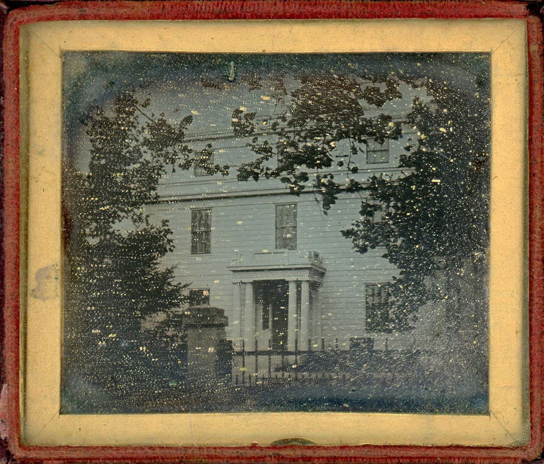 EARLY 1840s DAGUERREOTYPE OF A HOUSE (1 of 1)