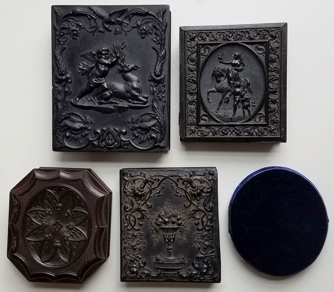 UNION CASE LOT WITH RARE RELIEVO DAGUERREOTYE (1 of 4)