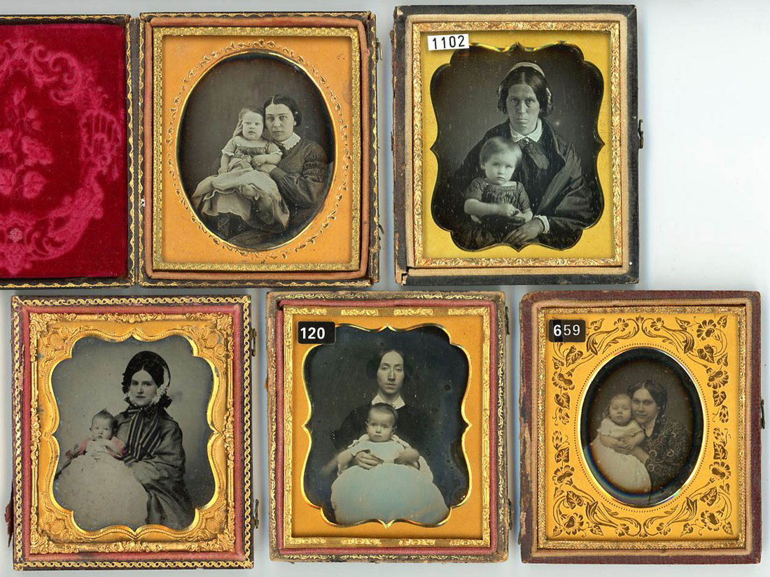 9 MOTHERS OR NANNIES WITH CHILDREN (1 of 2)