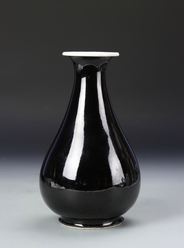 Chinese Black Glazed Vase (1 of 4)