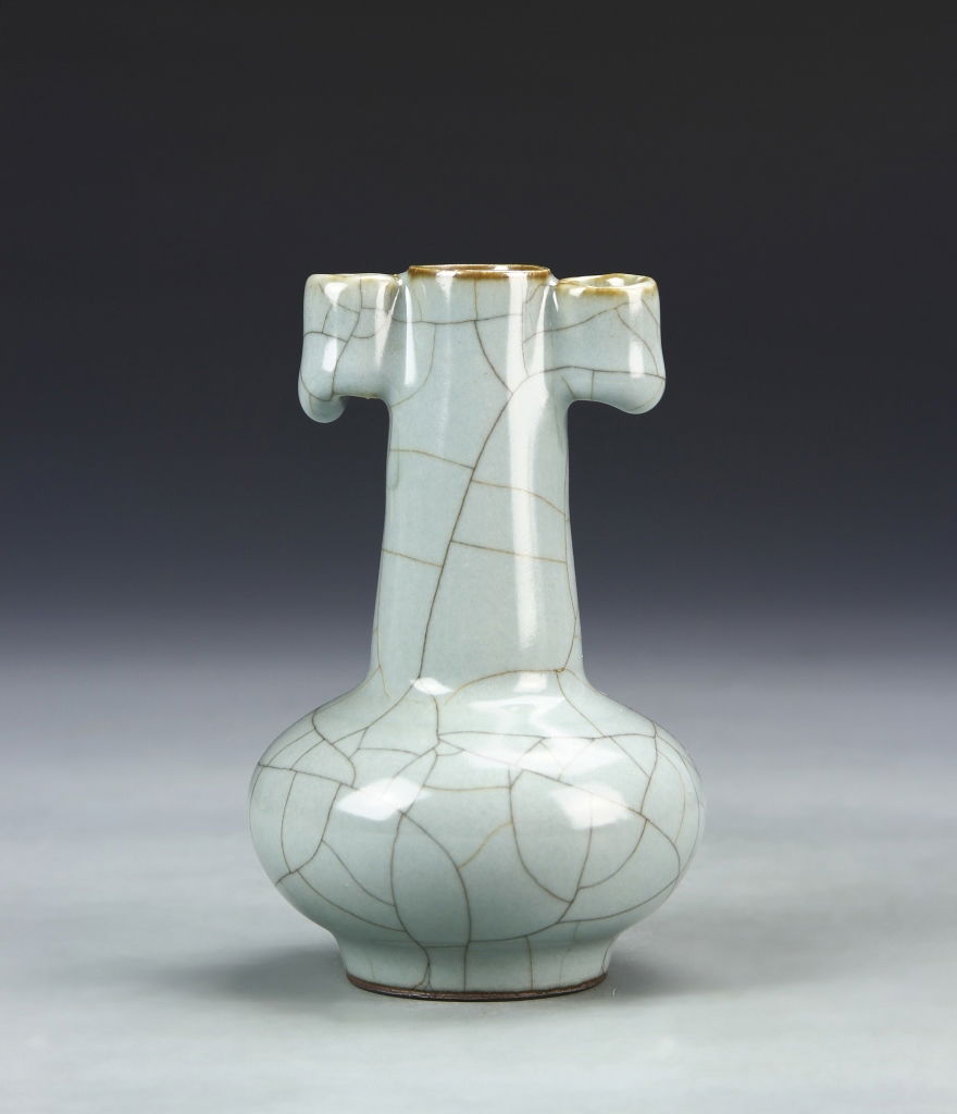 Chinese Lungquan Vase (1 of 5)