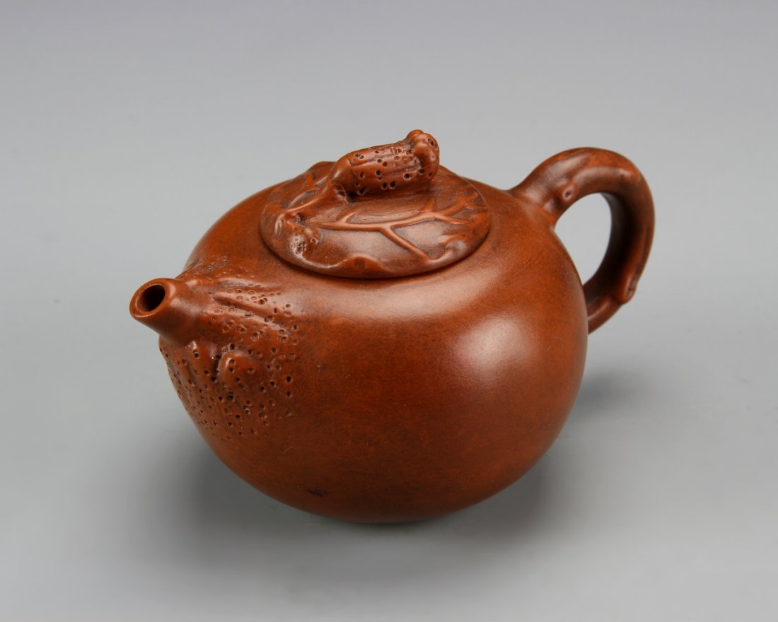 Chinese Yixing Zisha Teapot (1 of 4)