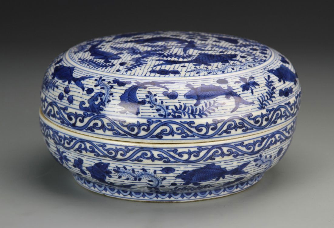 Chinese Blue and White Round Box (1 of 4)