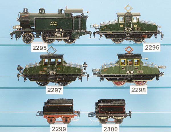 1 MÄRKLIN E-Lok V 64/13021: Achsfolge B, 26 cm, grün/schwarz n e u l a c k i e r t, Handumschaltung.