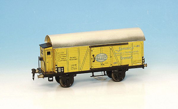 1 MÄRKLIN Bananenwagen 1792/1: 2 achs., 27 cm, gelb lithogr., Dach weiß n e u l a c k i e r t, Orig.-Zustand, leichte Gebrauchsspuren.