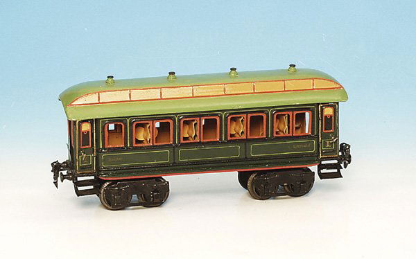 1 MÄRKLIN D-Zug-Sitzwagen 1841/1: 4 achs., 32 cm, grün handlackiert, Oberlichtdach teilweise überlackiert, mit S c h l a f w a g e n e i n r i c h t u n g, Lackschäden, Gebrauchsspuren, 3 Treppenstufen erneuert.