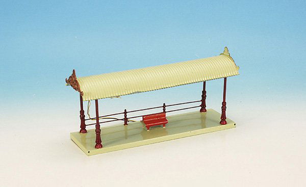 1 BING Bahnsteig: 33,5 x 11 cm, n e u l a c k i e r t, guter Zustand.