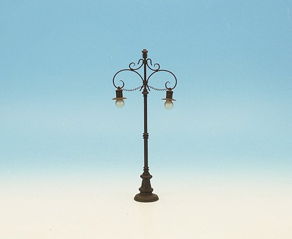 1 HEHR Doppelbogenlampe im Uralt-Stil: Höhe 28,5 cm, guter Orig.-Zustand.