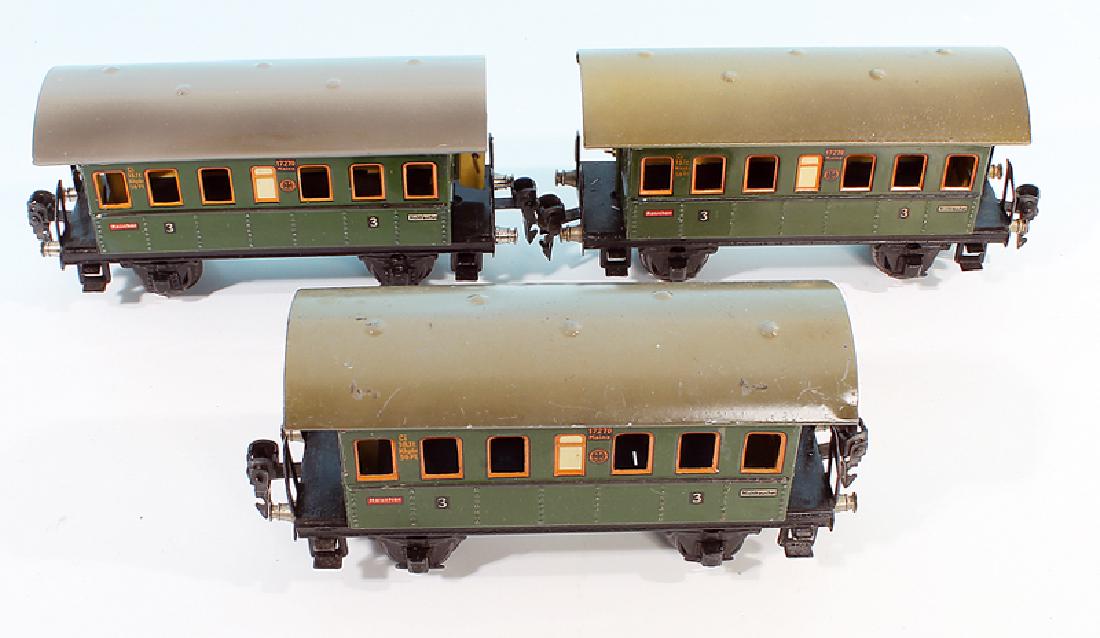 3 MARKLIN Personenwagen 1727/0: Orig.-Zustand, leichte Gebrauchsspuren.