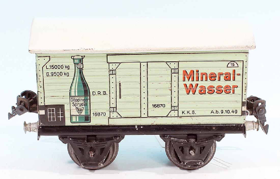 MARKLIN Mineralwasserwagen 1687/0: 13 cm, lindgruen, Dach weiÃŸ, eine Austupfung am Dach, ansonsten leichte Gebrauchsspuren.