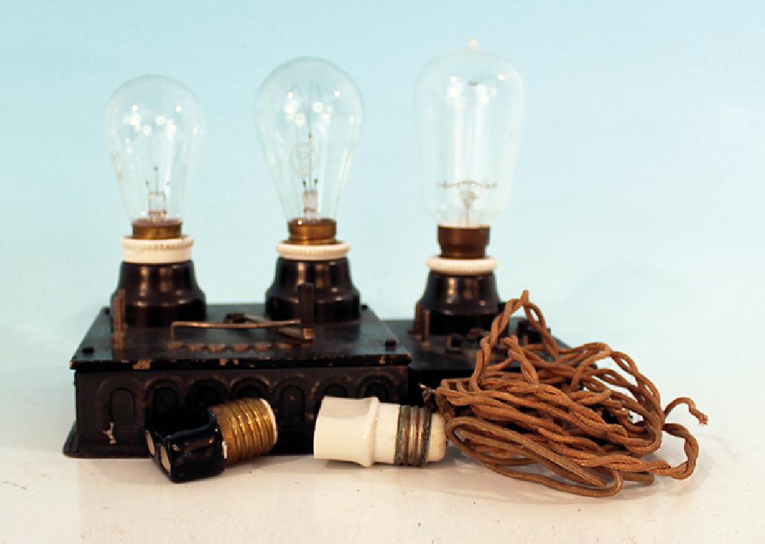 2 MARKLIN Fahrgeraete mit Lampenwiderstaenden (1 of 1)