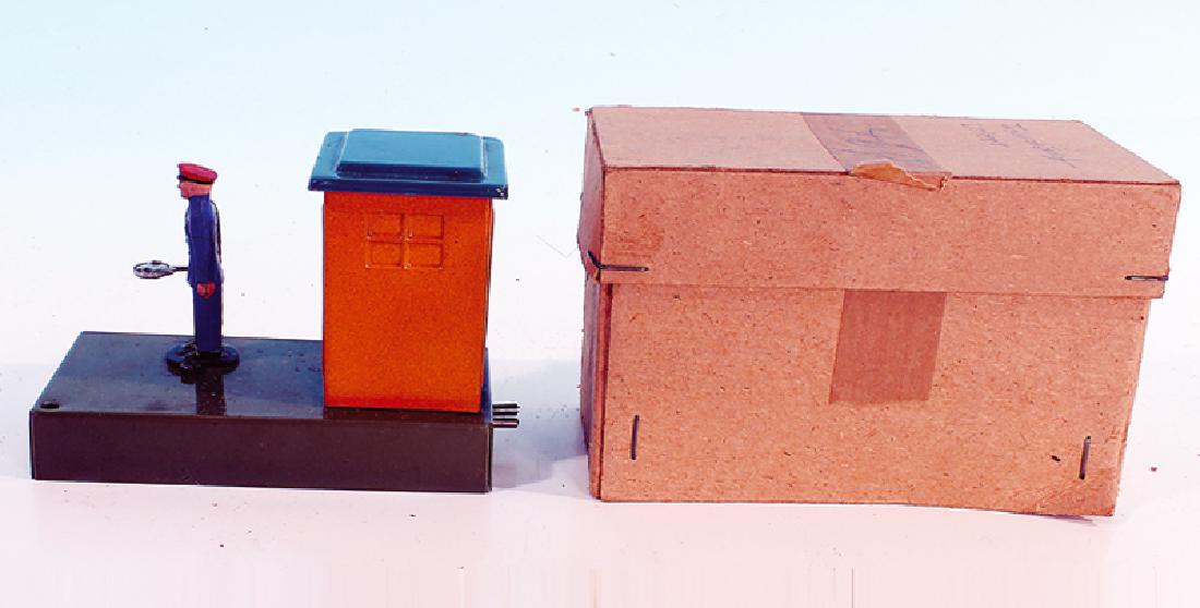 MARKLIN Fahrdienstleiter 469: Kelle neu angeklebt, Kopf rissig, ansonsten guter Orig.-Zustand, im OKT.