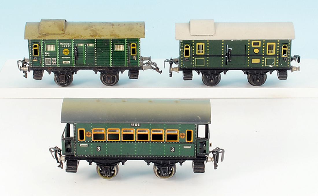 3 KRAUS FANDOR Personen-/Packwagen (1 of 1)
