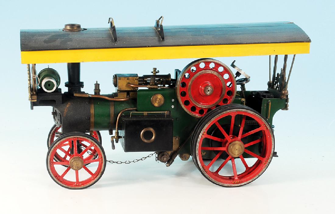 Dampflokomobile "Showmans Engine": 49 cm, Spiritusfeuerung, mit Stuart-Dynamo, handwerklich saubere Arbeit, sehr wahrscheinlich aus einem Bassett Lowke Bausatz, Dach aus Holz, guter Zustand.