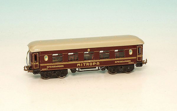 BING D-Zug-Speisewagen "MITROPA": 4 achs., 31 cm, rot handlackiert, Dach grau n e u l a c k i e r t, ansonsten Orig.-Zustand, leichte Gebrauchsspuren.