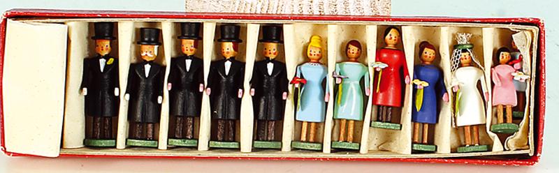 Konvolut Seiffener Brautzug: 12 Figuren, neuwertig, im OKT.