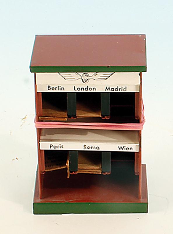 MARKLIN Fahrkartenschrank 2657: 7,7 x 5,3 cm, Hoehe 11 cm, minimale Gebrauchsspuren, insgesamt guter Original.-Zustand.