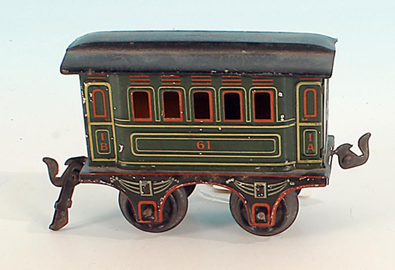 MARKLIN Personenwagen 1861/0: 9,5 cm, gruen, Dach schwarz, Orig.-Zustand, leichte Gebrauchsspuren.