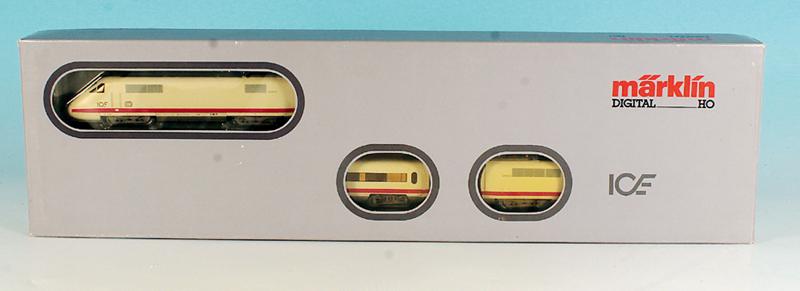 MARKLIN Triebwagen 3671 "ICE", digital (1 of 1)