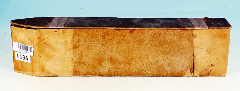 Holzmodell der H.M.S. "Renown": guter Zustand, in Karton.