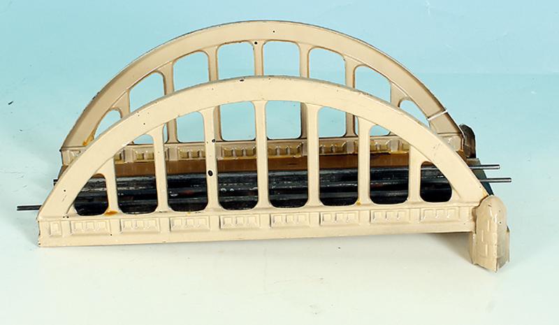 MARKLIN Bruecken - Erweitungsteil, Spur 0: mit Mittelleiter, leichte Gebrauchsspuren.