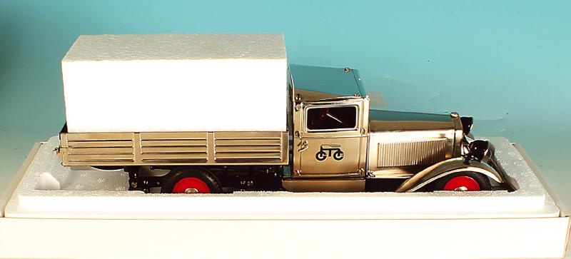 MARKLIN Lastwagen "Deko-Sonder-Edition": vernickelte Version, sehr guter Orig.-Zustand, im OKT.