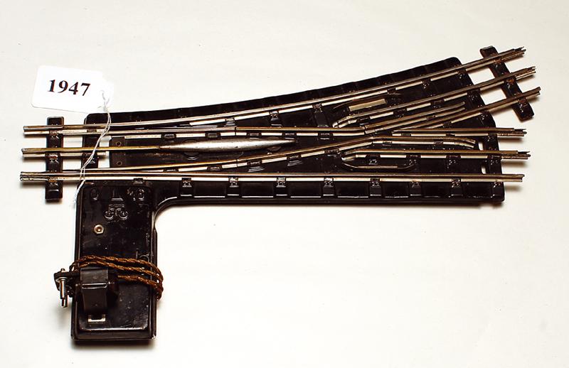 MARKLIN Modellweiche 13630 EMWB, Spur 0: kurze Backenschienen, mit beleuchteter Weichenlaterne, guter Orig.-Zustand.