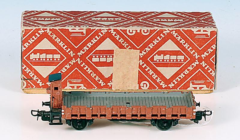 MARKLIN Rungenwagen 321: Gebrauchsspuren, Rungen fehlen, in nicht passendem Karton.