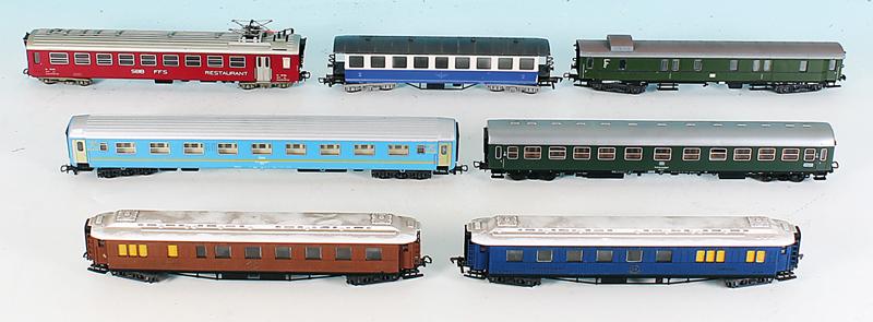 Konvolut Personenwagen: 7 Stueck, verschiedene Hersteller, leichte Gebrauchsspuren, ohne Kartons.