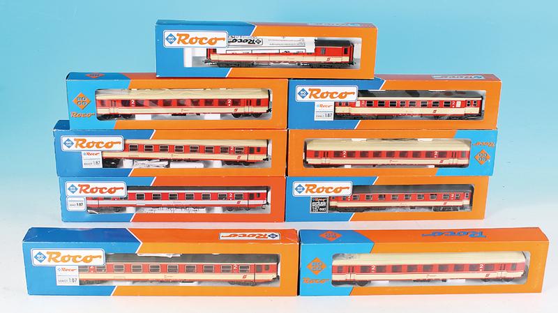 9 ROCO Personenwagen: neuwertig, in OKTs.