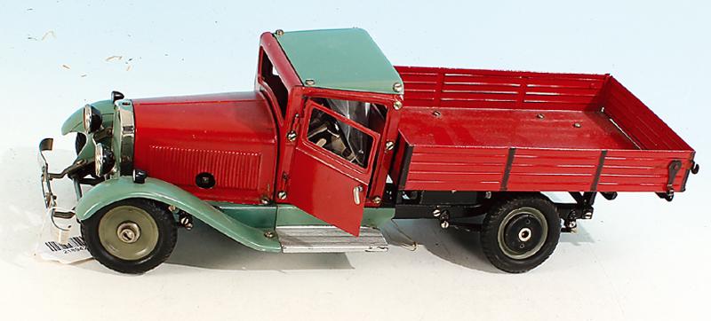 MARKLIN Baukastenlastwagen 1105: mit imitierter Beleuchtung und nicht orig. Schluessel, sehr guter Orig.-Zustand.