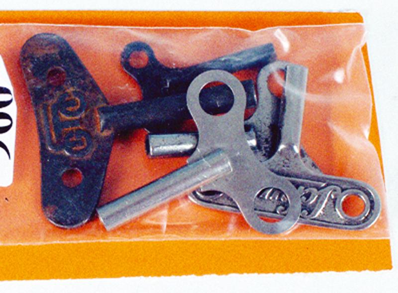 Konvolut Uhrwerkschluessel: 1 MARKLIN, 1 Schuco, 3 unterschiedliche, Alterungsspuren.