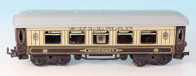 BING engl. Pullmanwagen "ROSEMARY": braun/creme lithogr., Dach neu lackiert, mit Inneneinrichtung, Gebrauchsspuren.