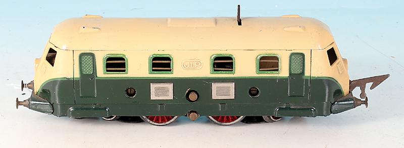 JEP Diesellok: 2'B2', 28 cm, gruen/creme, leichte Gebrauchsspuren.