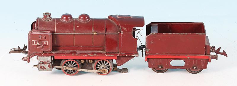 HORNBY franz. Dampflok: rot, 20 Volt, Gebrauchsspuren.