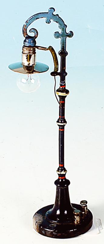 MARKLIN Bogenlampe 3548: Holzsockel, guter Orig.-Zustand.