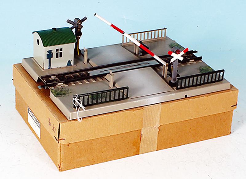 MARKLIN Bahnuebergang 7054.3 (1 of 1)