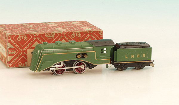 MÄRKLIN Stromliniendampflok SLR 800 L.N.E.R.: Achsfolge B, mit 2 achs. Tender, 22 cm, grün n e u l a c k i e r t, Rahmen ersetzt, weicher geschmeidiger Lauf, in Karton, Besichtigung erforderlich.