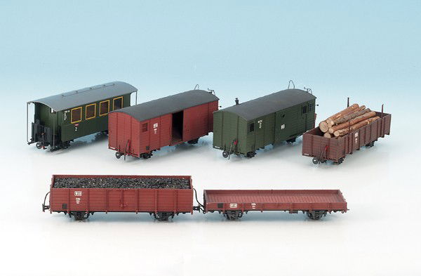 6 Schmalspurwagen Spur 0m: teilweise Minex, gesupert, sehr hübsch, für den gehobenen Modellbahner.