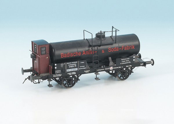 Fine Scale Kesselwagen der BASF: Metall, Epoche II, guter Zustand.