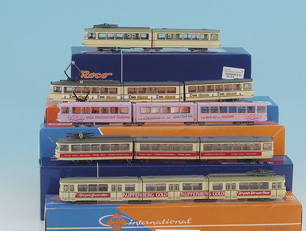 5 ROCO Straßenbahnzüge: neuwertig, in OKTs.