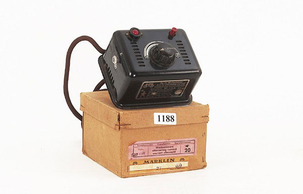 MÄRKLIN Trafo 270 A: original Kabel und Stecker, guter Orig.-Zutand, im OKT mit Gebrauchsanleitung.